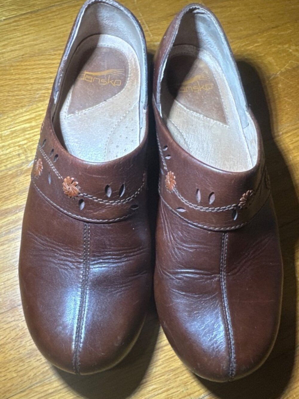 Dansko Clogs Women 39 (8.5US) Brown Tooled Leather Slip Resistant Nurse Comfort